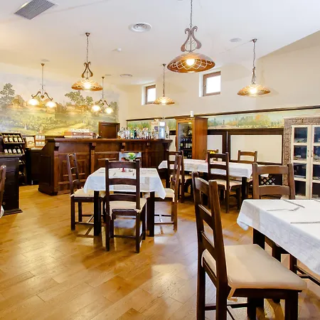 ホテル International Centre 4*