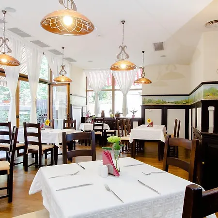 ホテル International Centre 4*