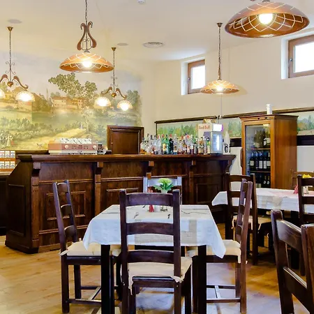 International Centre 4*